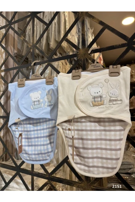 حديث الولادة صبي بطانية